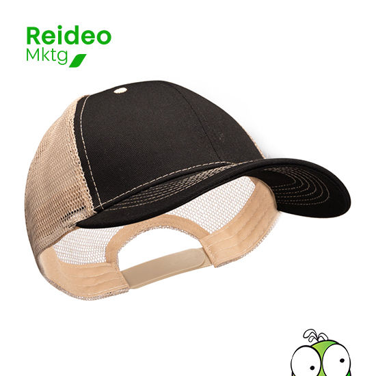 Deluxe Gorro tipo Jockey de poliéster. En la visera, cuenta con 6 costuras concéntricas con hilo beige.