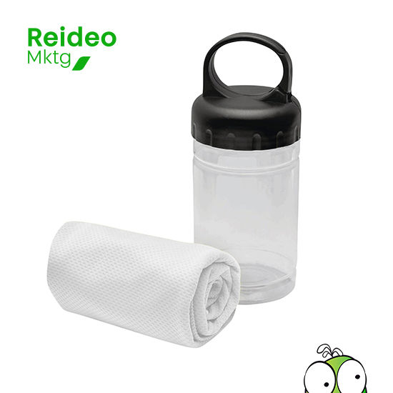 Toalla Políester. Toalla de enfriamiento en un estuche de plástico transparente.