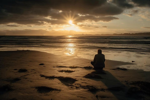 persona-sentada-playa