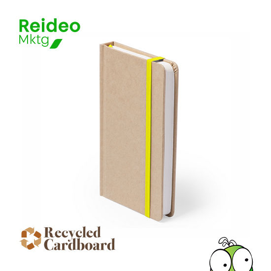Libreta pequeña con tapas de suave tacto acabadas en resistente cartón natural. De 100 hojas lisas, con elástico de sujeción