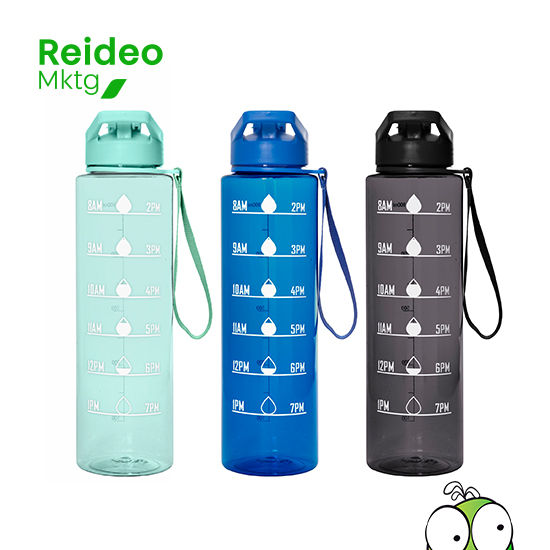 Botella deportiva motivacional. Botella de color translúcido con tapa plástica flip top con asa, boquilla y correa del mismo