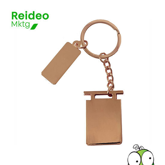 Llavero metálico con placa encobrizada.