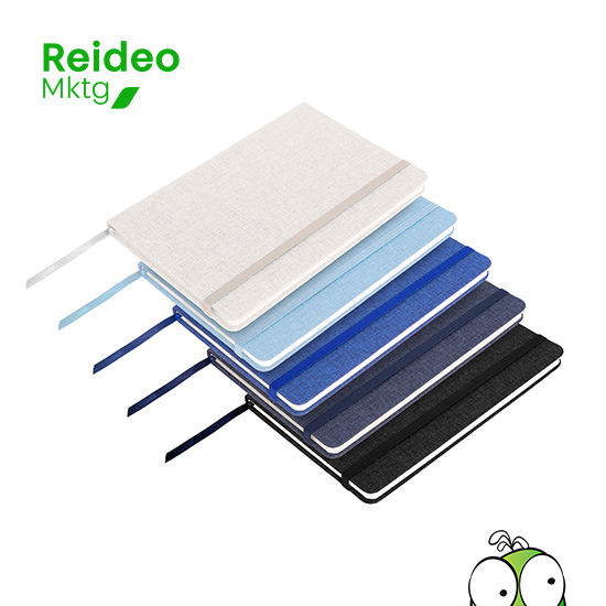 Libreta ejecutiva tamaño A5. Tapa de cartón de 1,8mm. recubierta en RPET 300D. Interior de 80 hojas con líneas horizontales
