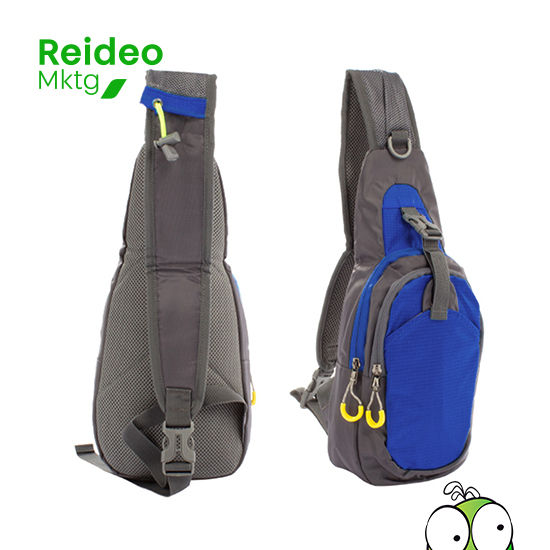 Mochila cruzada modelo "Crossback", en tela poliéster Stretch 210 Waterproof y poliester "Ripstop".