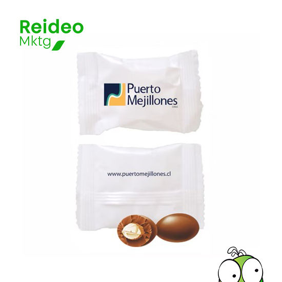 Sachet normal de 5 cm. alto x 7,5 cm. ancho con logotipo cliente, con 2 exquisita Almendra cubierta de chocolate, Vizzio