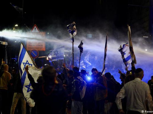 Proteste in Israele bloccato dagli scioperi, 2 manifestanti entrano alla Knesset.
