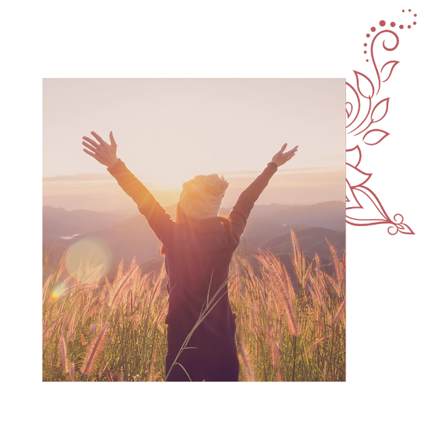 Frau mit offenen Armen