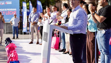 Alcalde Enrique Galindo pone en marcha el programa Pan y Leche con Garantía