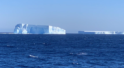 Ice bergs in the Southern Ocean, by Taryn Noble