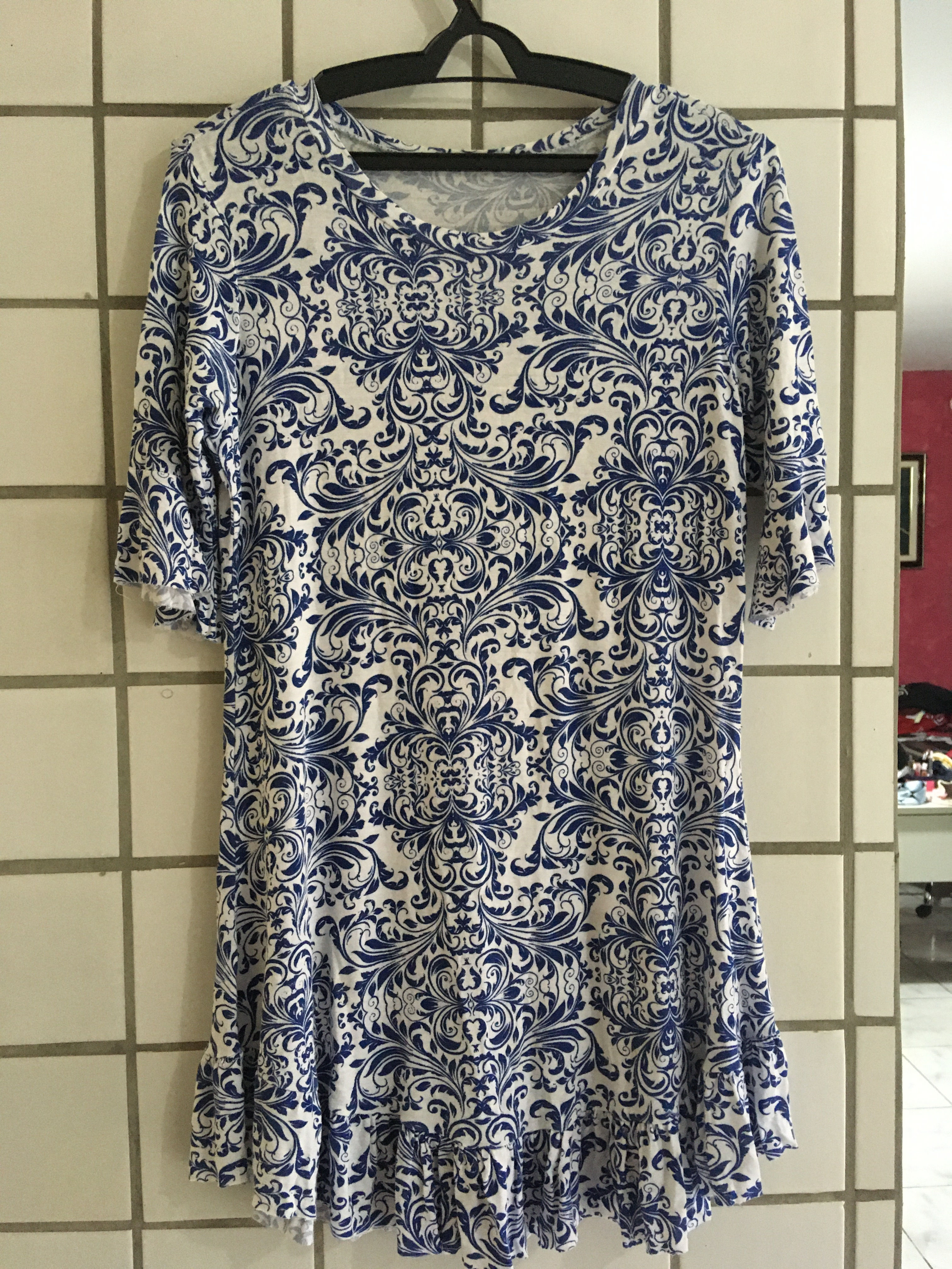 Vestido em malha branco e azul