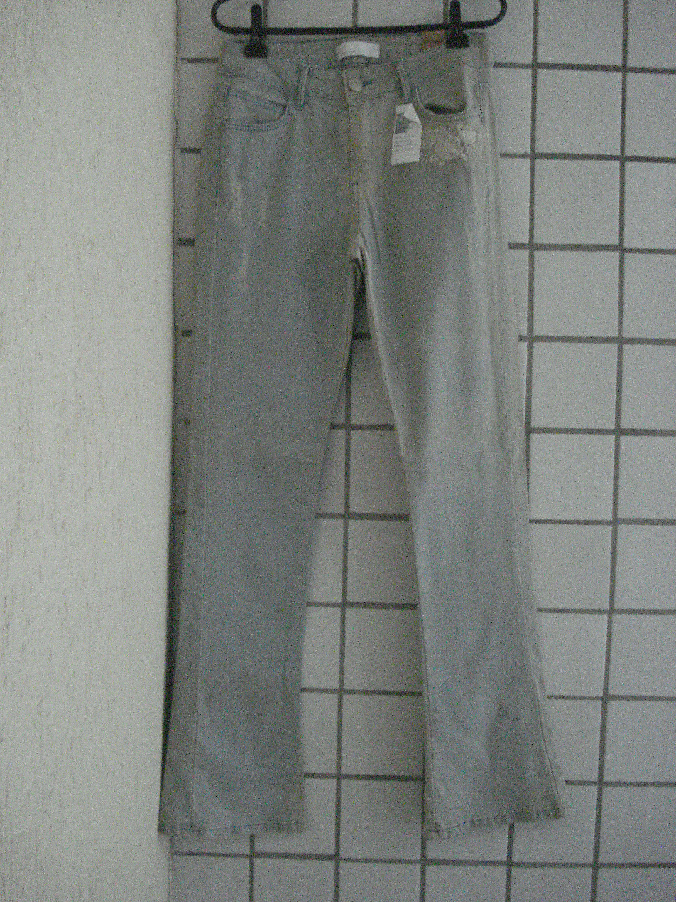 Calça jeans flare clara NUNCA USADA