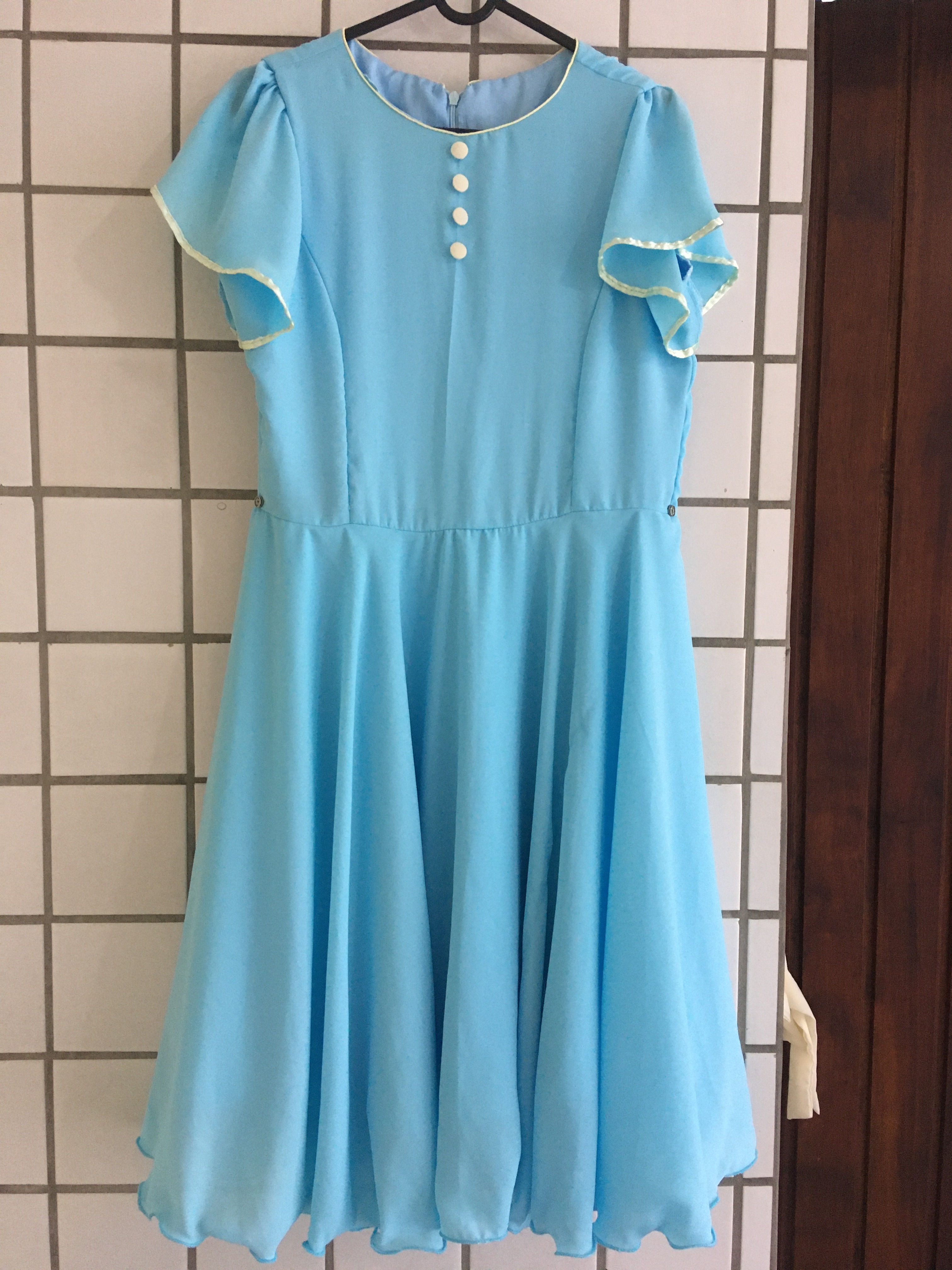 Vestido infantil em crepe azul
