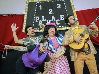 Palhaços divertem crianças e adultos nesta sexta-feira no Festival de Inverno