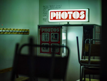 Photos. Matons. (Post). London.