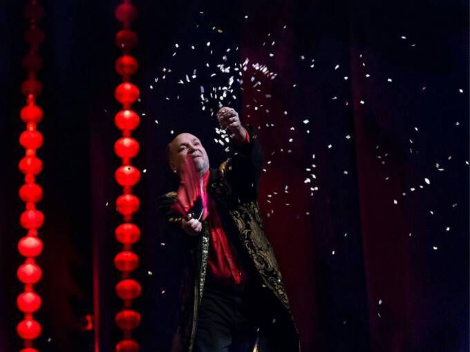 Ron Martin performing at Mississauga living arts centre