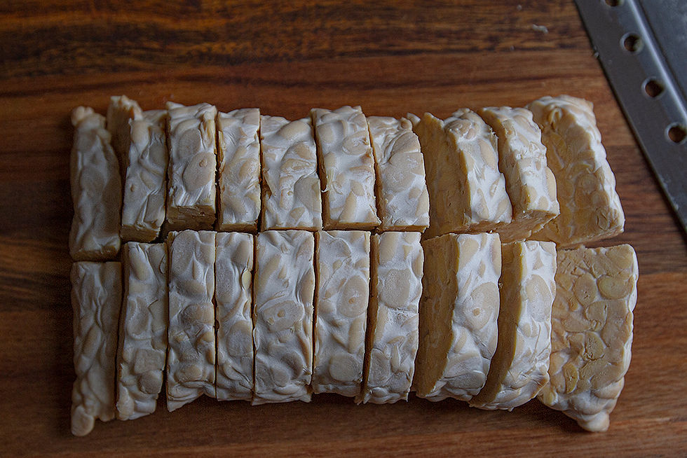 טמפה וירקות בתנור אסייתי - מתכון