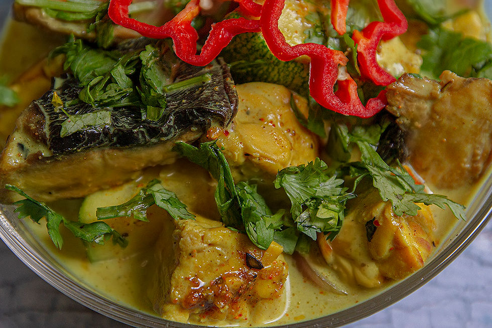 טמפה ופטריות פורטובלו בקרם קוקוס ותערובת קארי - מתכון