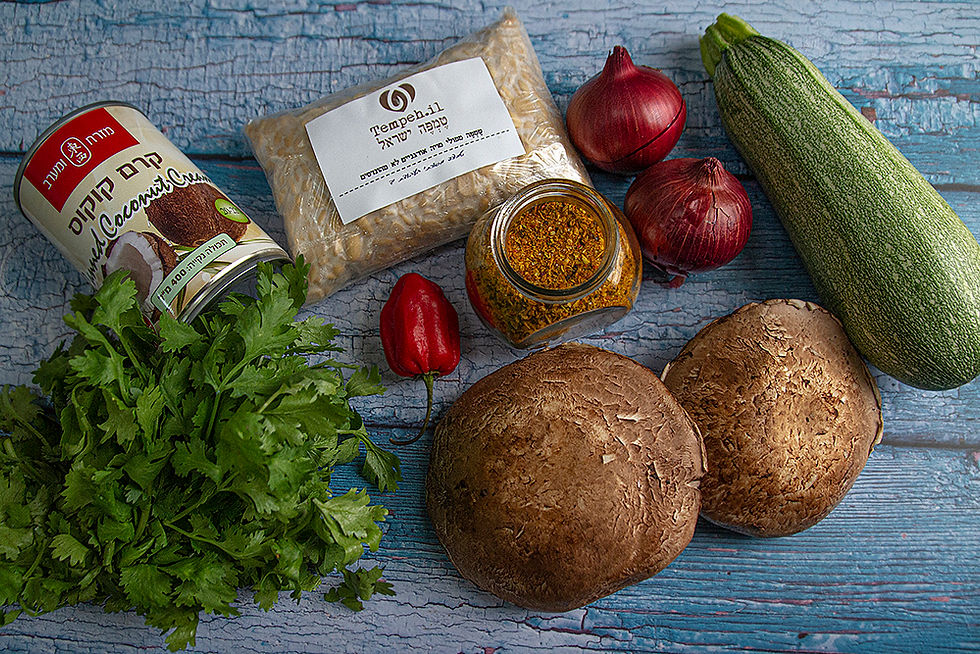 טמפה ופטריות פורטובלו בקרם קוקוס ותערובת קארי - מתכון