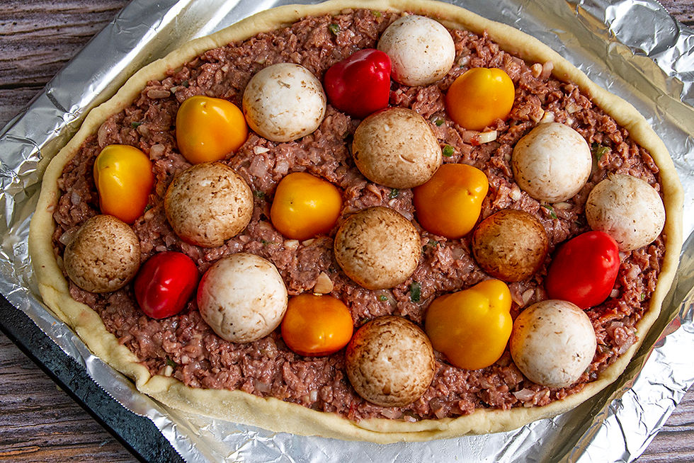 לחמעג'ון טבעוני מחלבון אפונה, עם פלפלונים שלמים ופטריות שמפיניון שלמות - מתכון