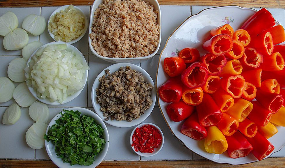 פלפלונים ממולאים בשבבי סויה וצנוברים - מתכון