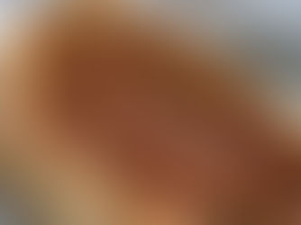 לחמעג'ון טבעוני שעשוי מבצק מושחת ומנחם, עם שבבי סויה ופטריות שמפיניון בבהרט וקימל, הכל אפוי ומחובר יחד למנה מושלמת פשוט, בשרנית, מענגת, עם אפטרטייסט מטריף שרק עושה חשק לעוד ביס ועוד אחד ועוד שלושים...