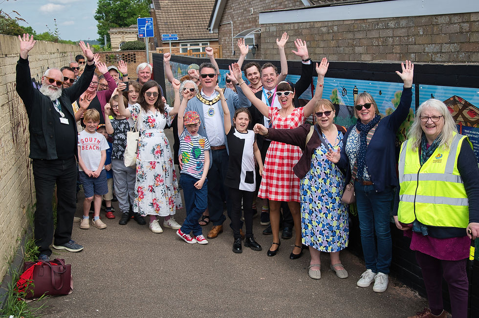 Biggleswade Unveiling cheerin.jpg