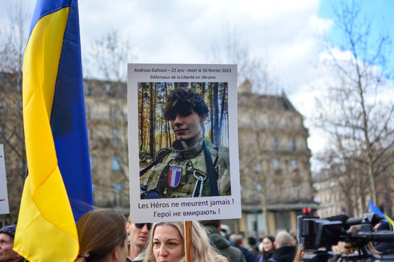 A French fighter who died for Ukraine. "Please try to stay alive, come back to us," said her mother, still in shock at the news.