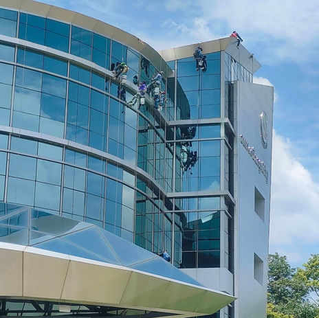 โรยตัวทำความสะอาดกระจก และอลูมิเนียมคอมโพสิต อาคาร กรมชลประทาน | moneyhome2020