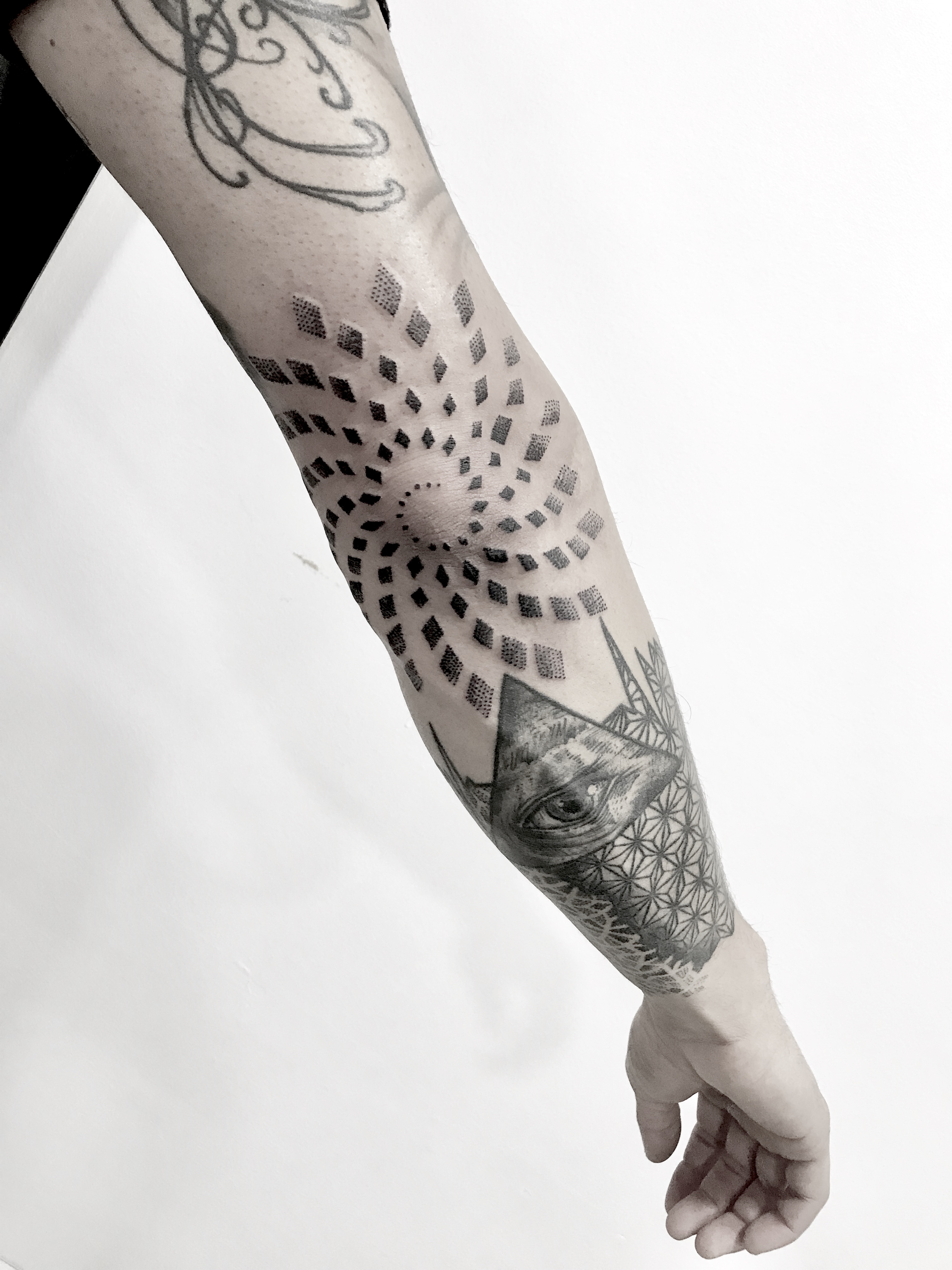 Arm geometry elbow