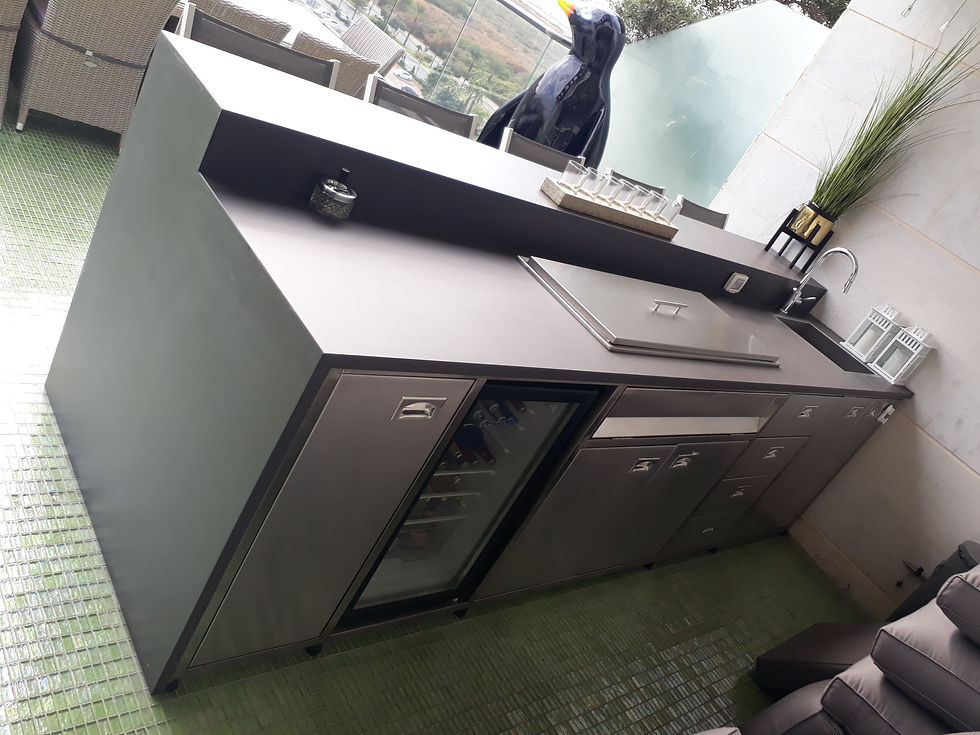 מטבח חוץ בחיפוי שיש דקטון