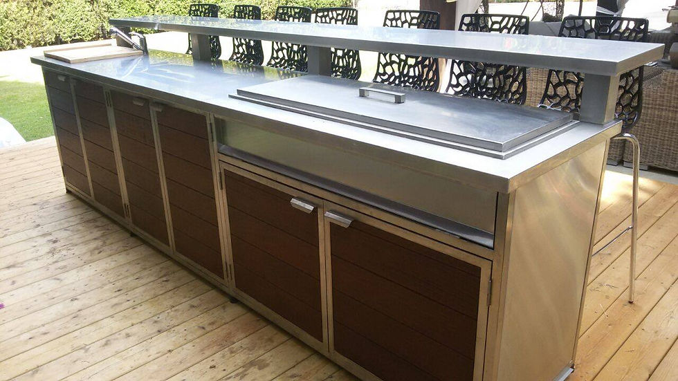 חיפוי עץ איפאה מטבח רחב עם עמדת בר