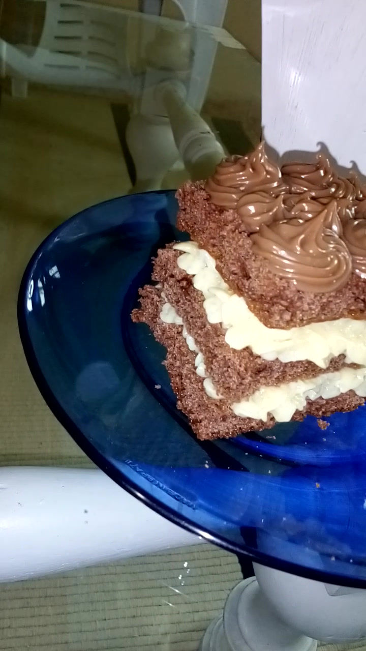 Miniatura: Massa de Chocolate - Recheio de Prestígio.