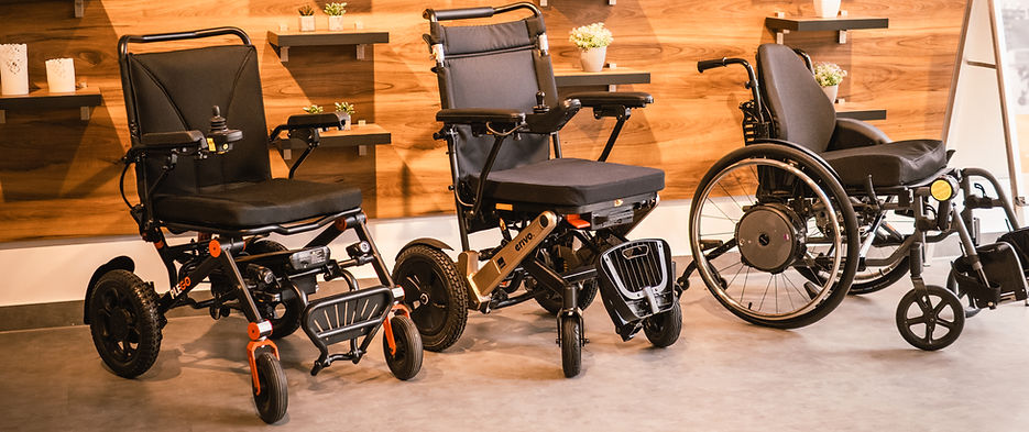 Rollator, Rollstuhl und Elektromobil in der Ausstellung von MotusVital Berlin