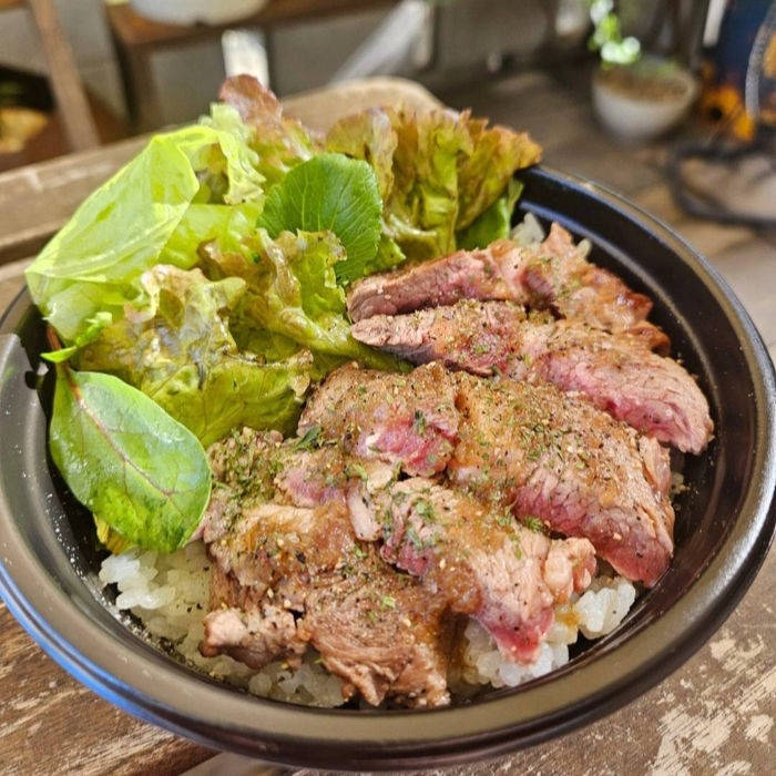 AKI CAFE 名物ステーキ丼