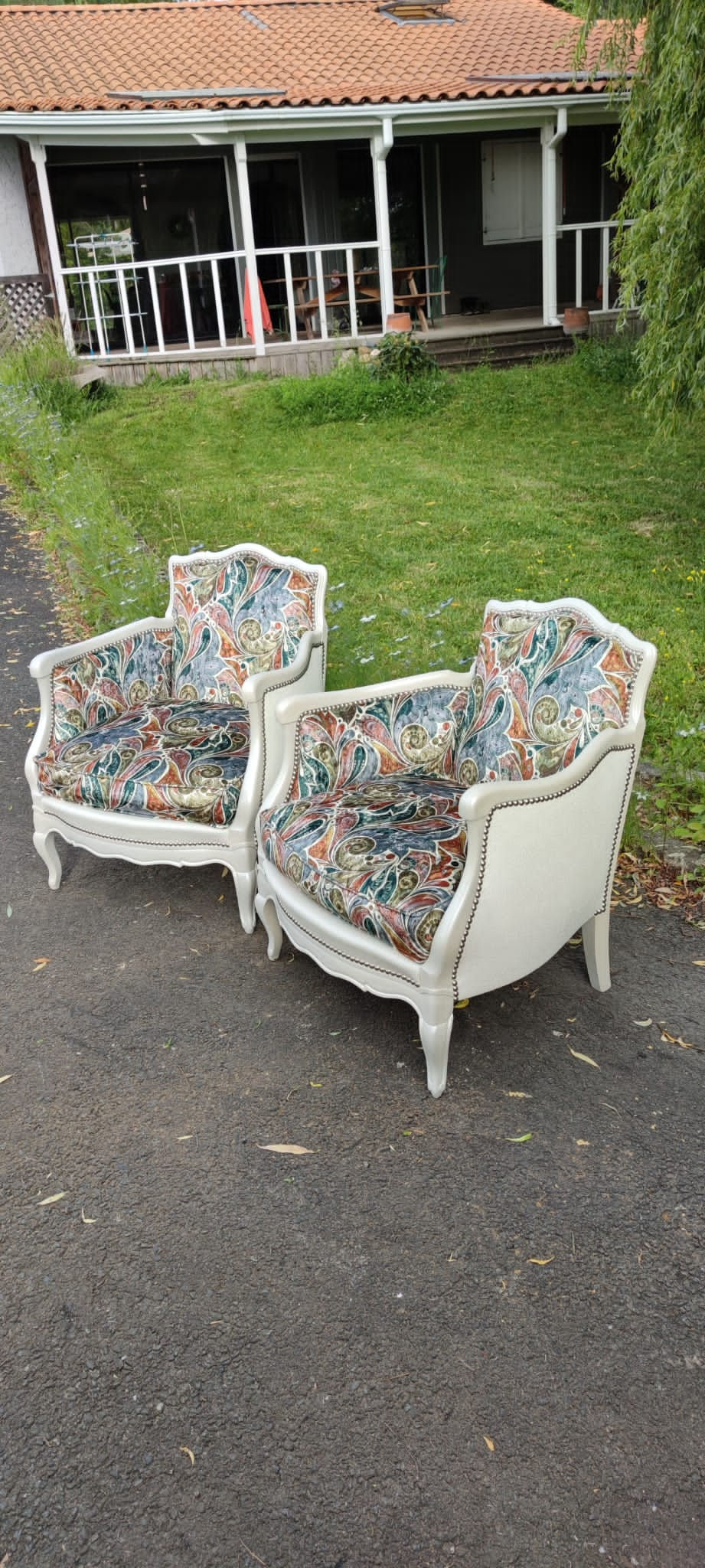 Bergères style Louis XV, tissu Casal à l'intérieur et sky blanc nacré structuré à l'extéri