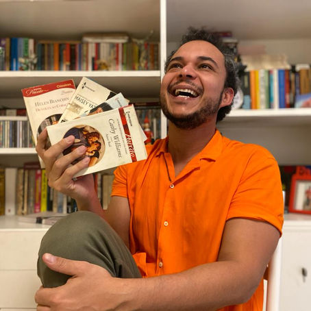 Escritor Amarildo Felix posta novela do universo LGBTQIA+ e negro no Instagram