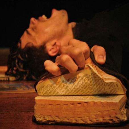 Premiado “Atrium Carceri”, com Mário Goes, faz curta temporada na Oficina Cultural Oswald de Andrade