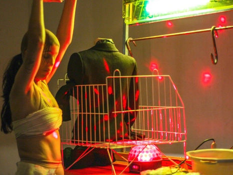 Drama surrealista que mescla desespero e humor reestreia na Oficina Cultural Oswald de Andrade