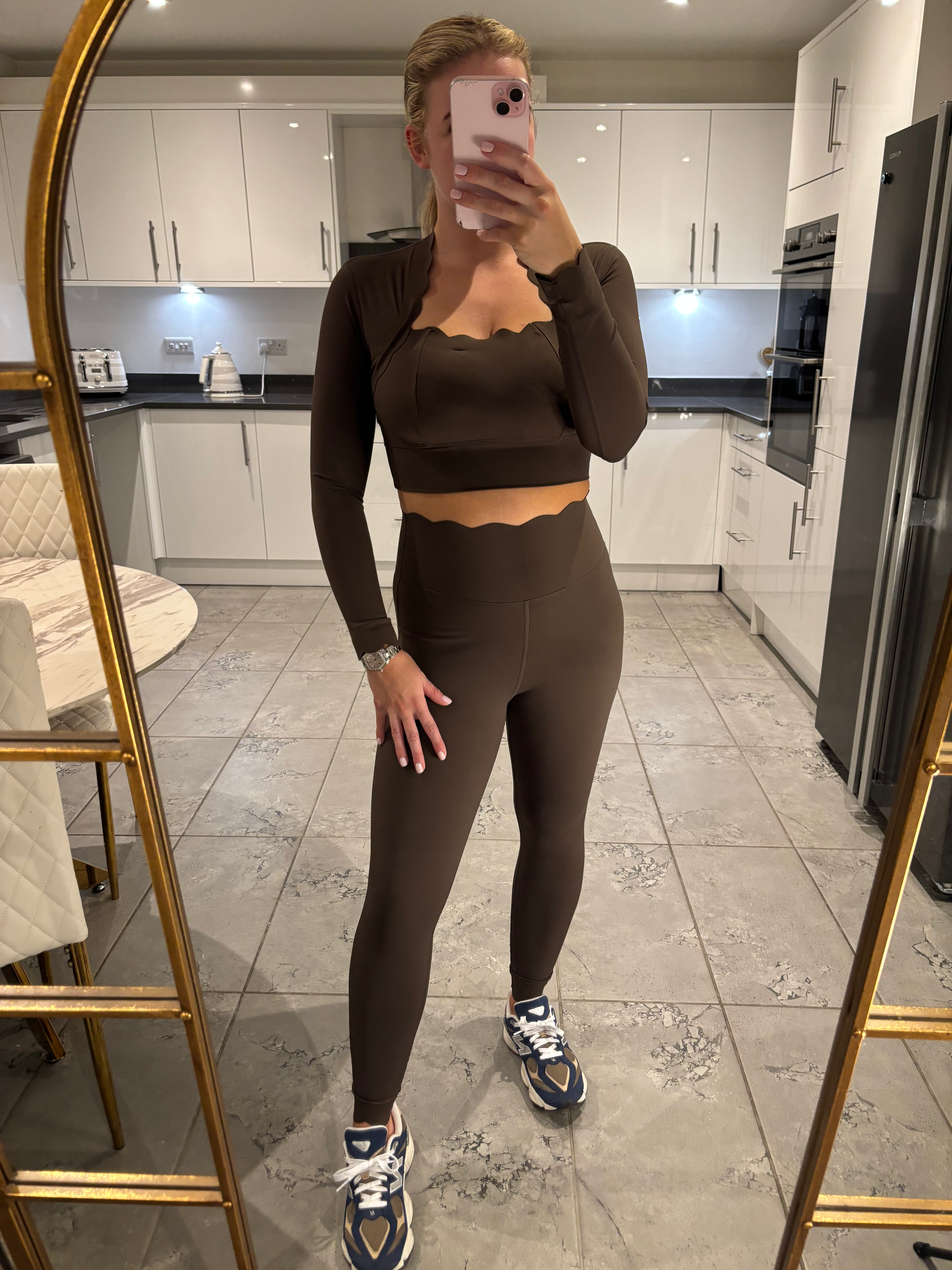 CHOCOLATE SCALLOP EDGE GYM SET 