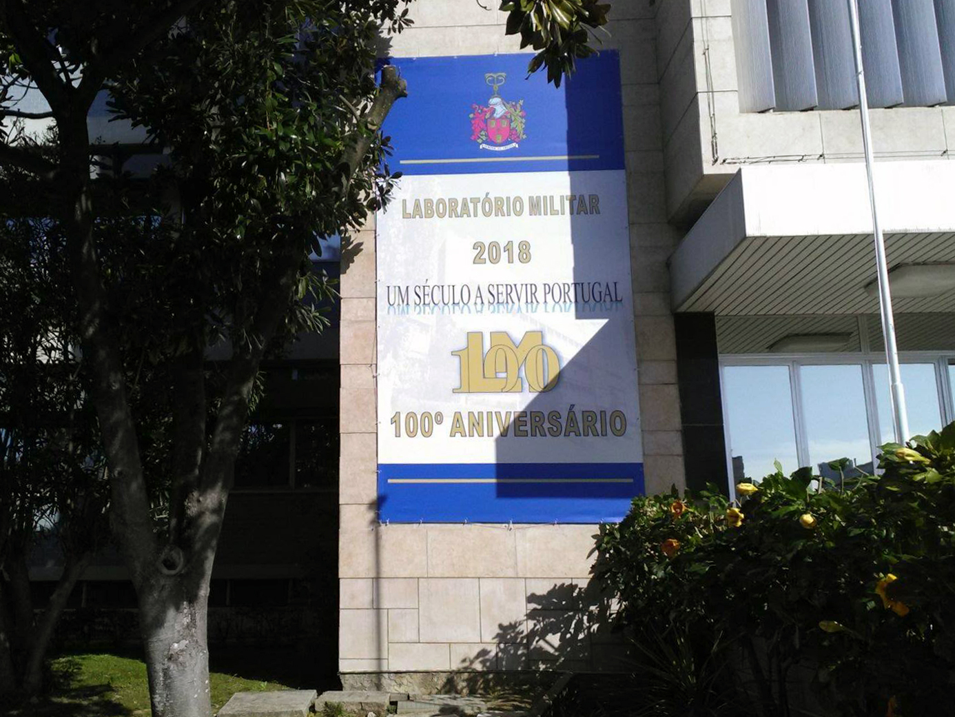 Impressão e montagem de Lona