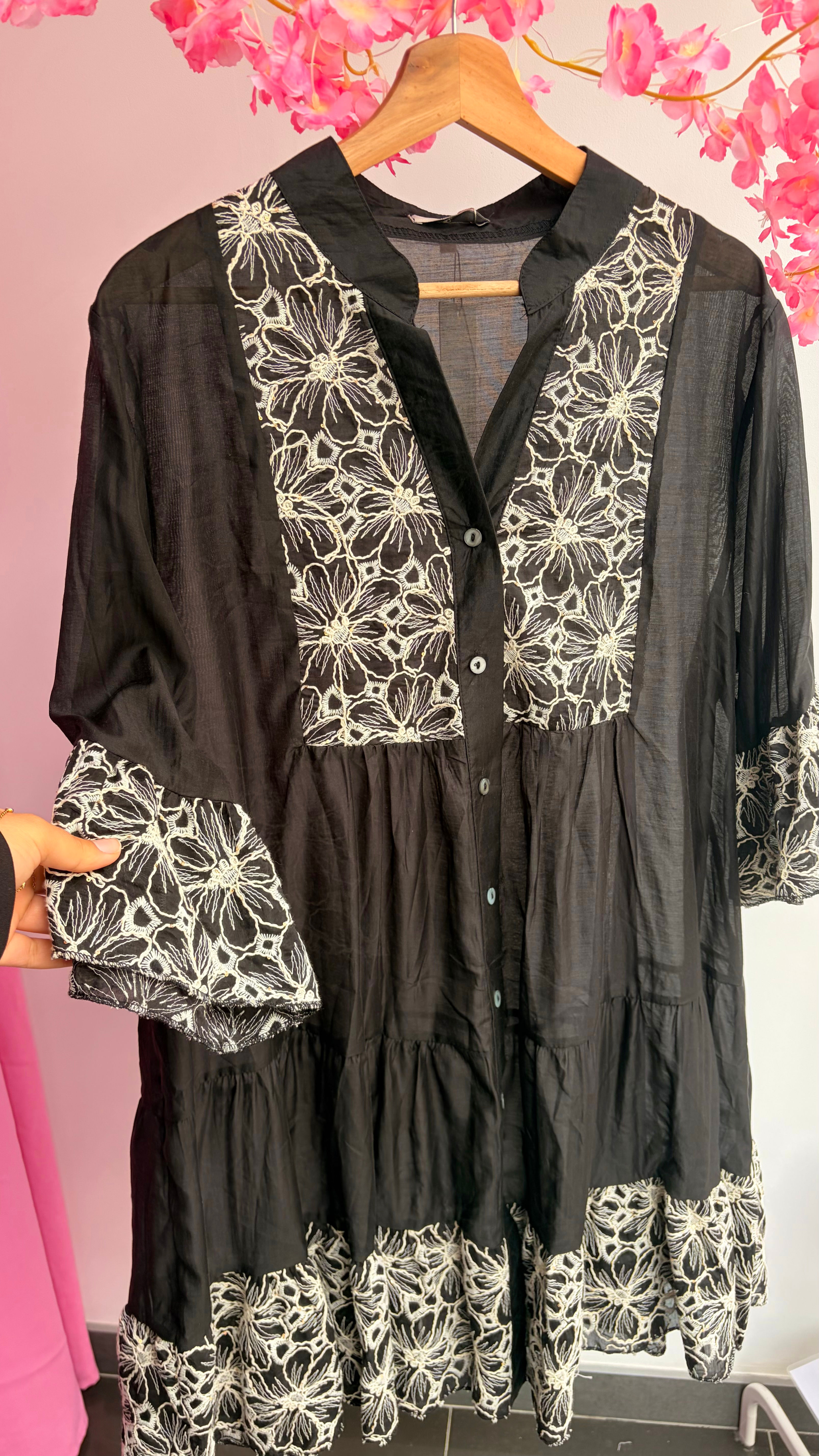 ✨ Robe noir grande taille brodée dorée ✨