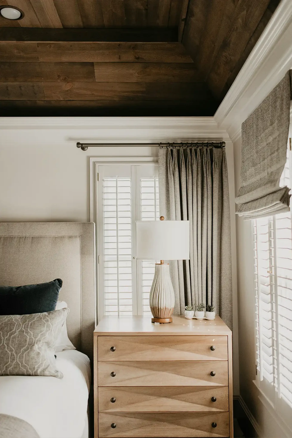 wood ceiling | primary bedroom | master bedroom | neutral bedroom | organic modern bedroom | wood tray ceiling | light stained wood nightstands | serene bedroom design