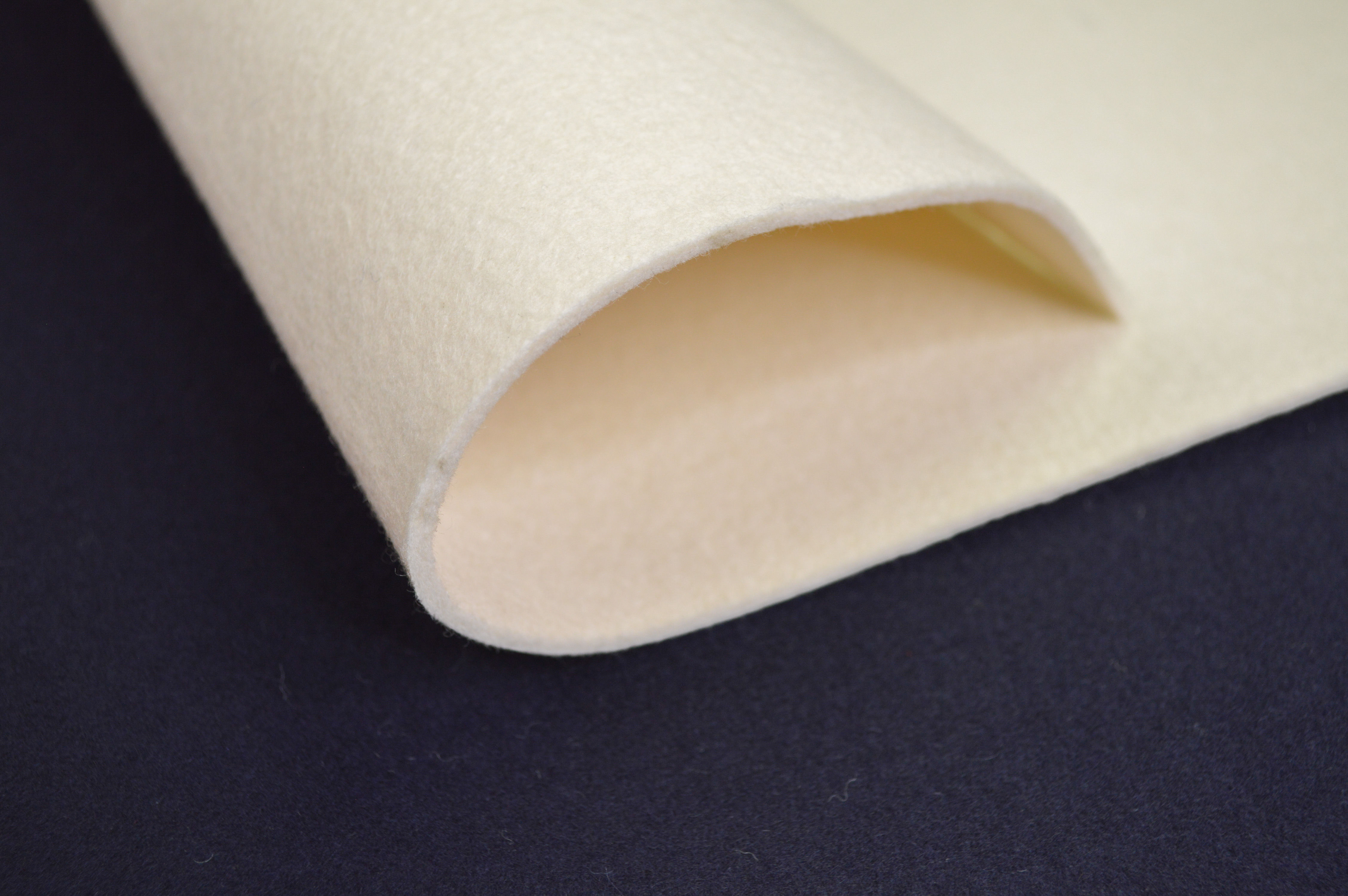 フェルト 2㎜ 白 全紙判