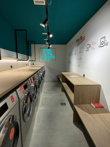 Waschküche in Spanien, Madrid. Greystar. Wäsche waschen