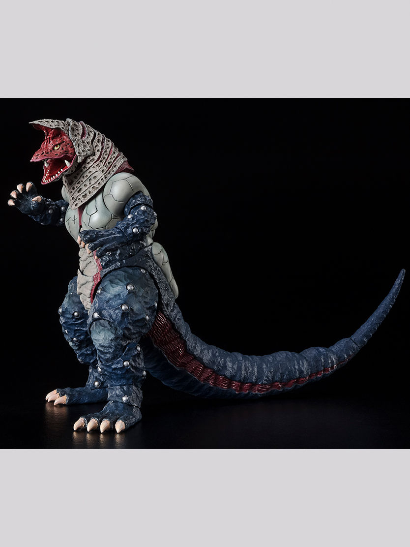 Thumbnail: Bandai S.H.Figuarts Golza Japan version