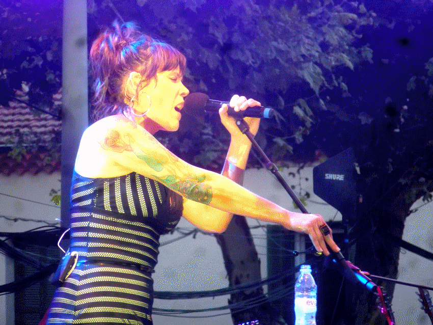 Beth Hart-3.gif