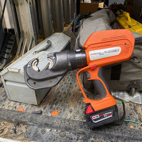Let ILSCO's TB-12U1000-P Crimper be your powerhouse tool for every job!