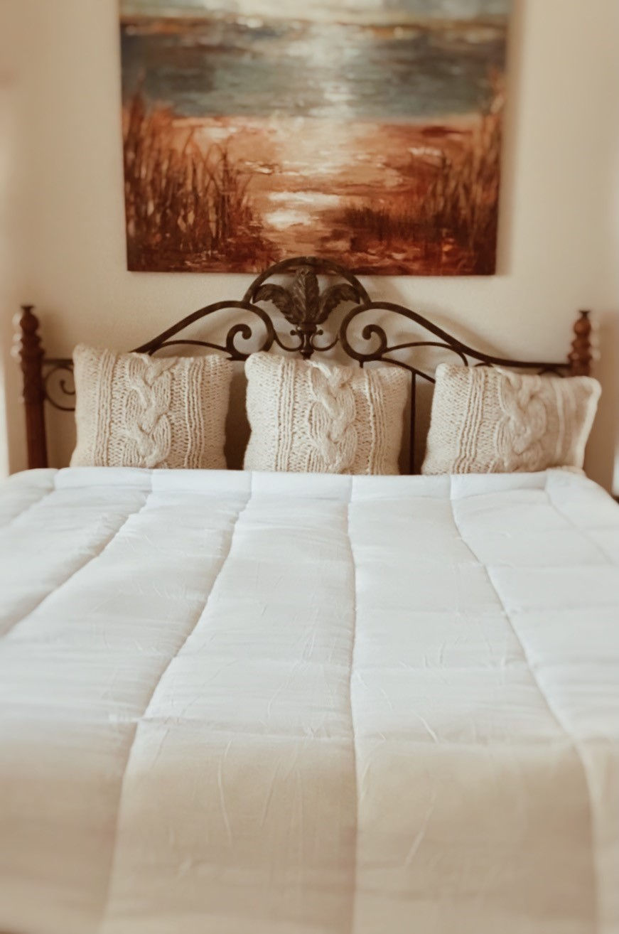 The Kingsley Trend Down Alternative Duvet is light weight and comfortable for all seasons.