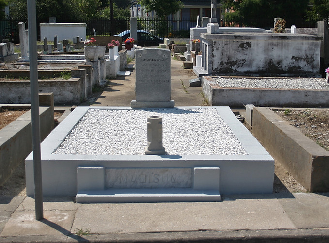 New Orleans cemetery repair, cemetery restoration, tomb repair, tomb restoration grave cleaning painting