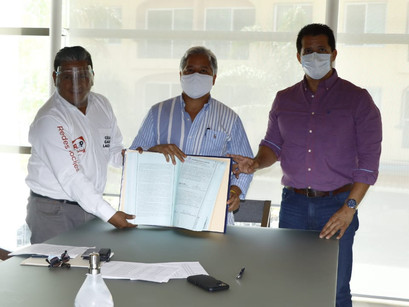 Firma César García Lagunas, iniciativa ciudadana ante notario.